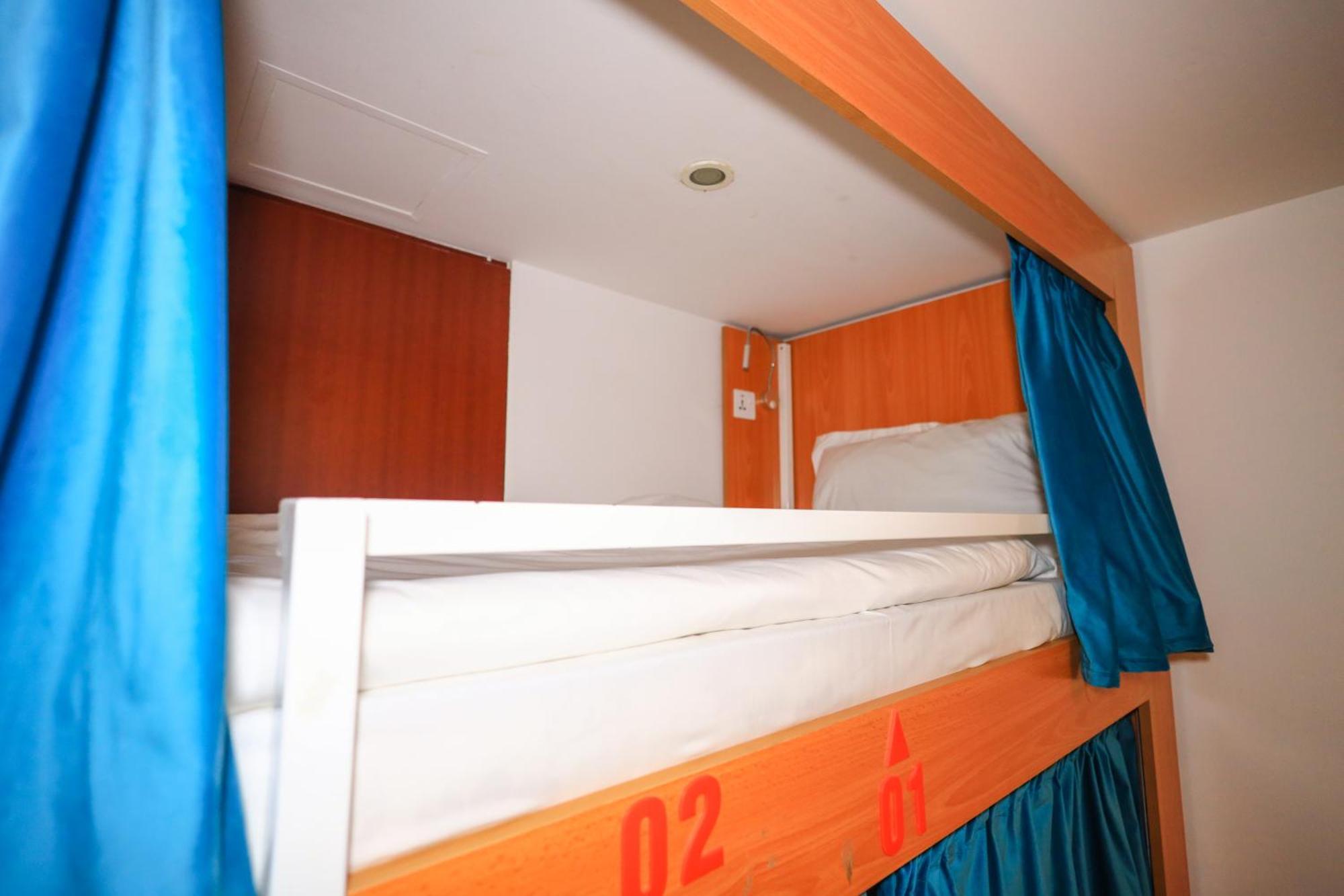 Lunar Hostel 96 Dubai Exterior photo